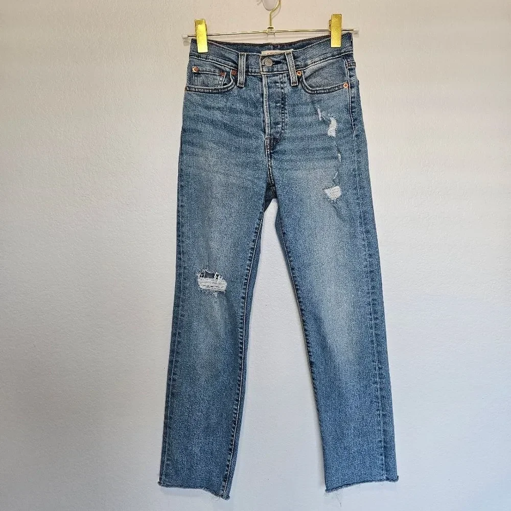 Levi's | Wedgie Straight Leg Button Fly Jeans in Light Wash Denim, Women's 25 - Picture 2 of 7